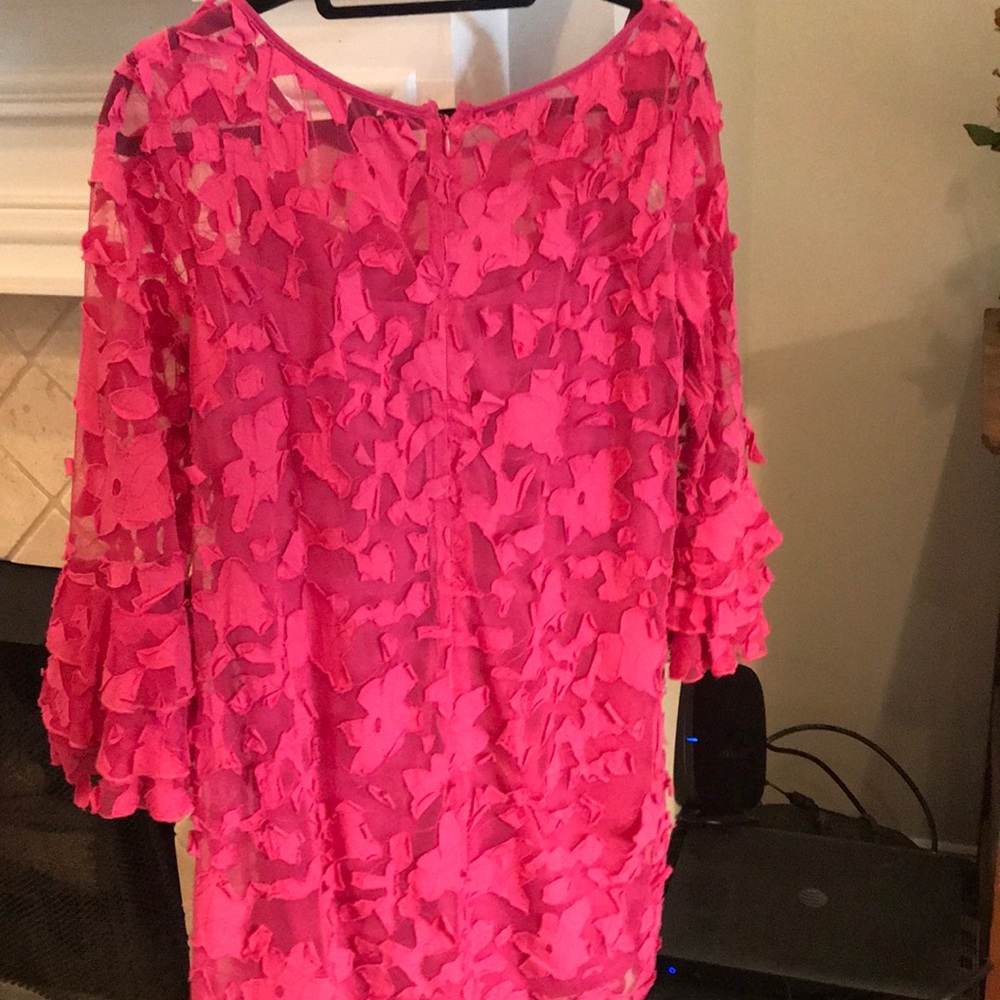 Pint dress w raised petals - Picture 3 of 4